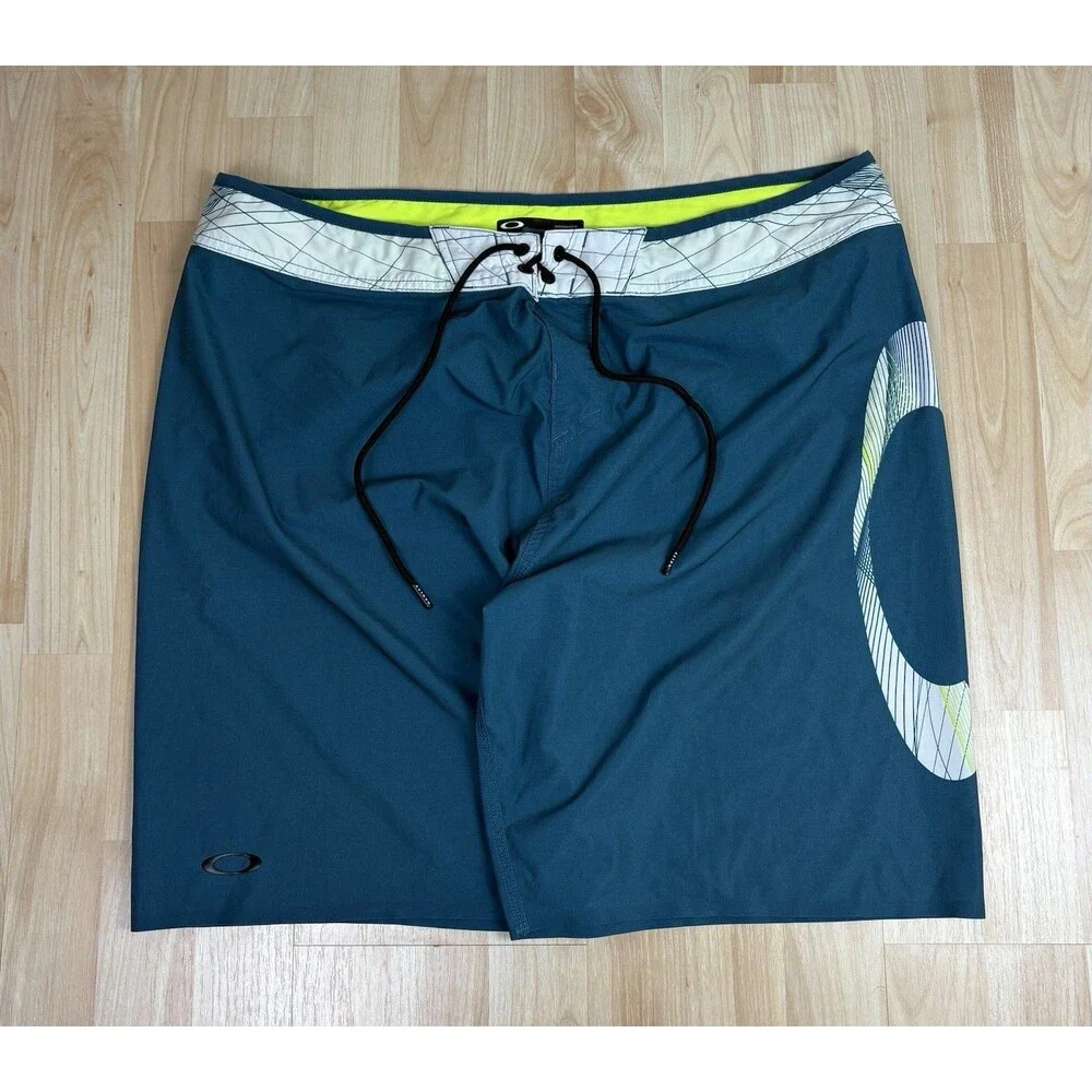 Mens Oakley Graphic Board Shorts / Swim Trunks / Size 38 / Y2K